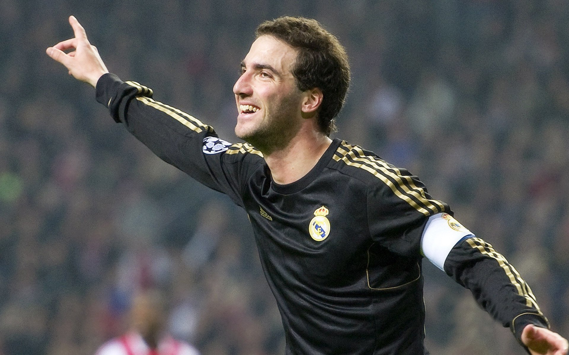 开云体育官网入口-法甲收官大战，比分2-2，比赛亮点：场上成功断球率高达77%，射门转化率53%